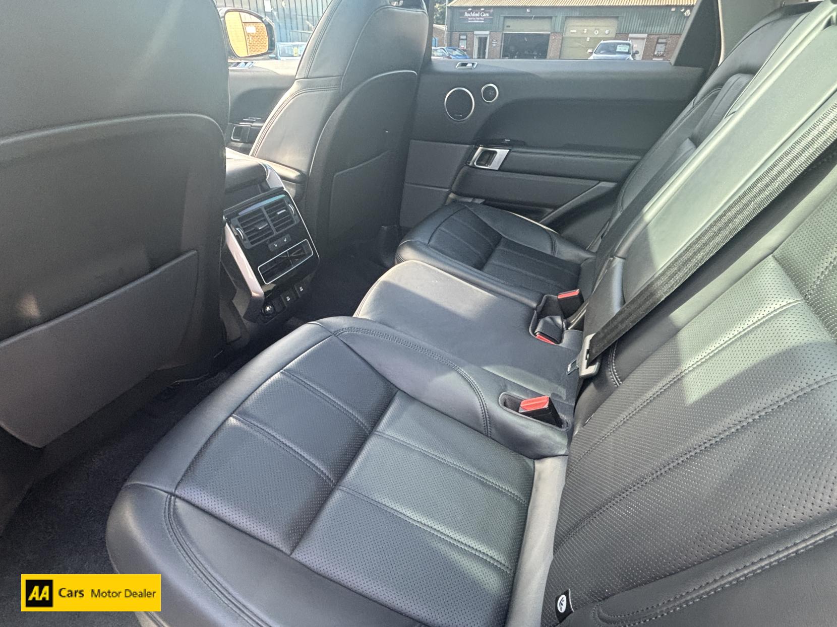 Land Rover Range Rover Sport 3.0 SD V6 HSE Dynamic SUV 5dr Diesel Auto 4WD Euro 6 (s/s) (306 ps)