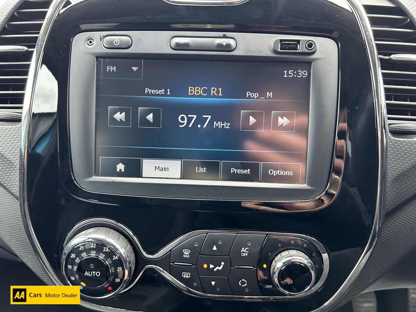 Renault Captur 1.5 dCi ENERGY Dynamique MediaNav SUV 5dr Diesel Manual Euro 5 (s/s) (90 ps)