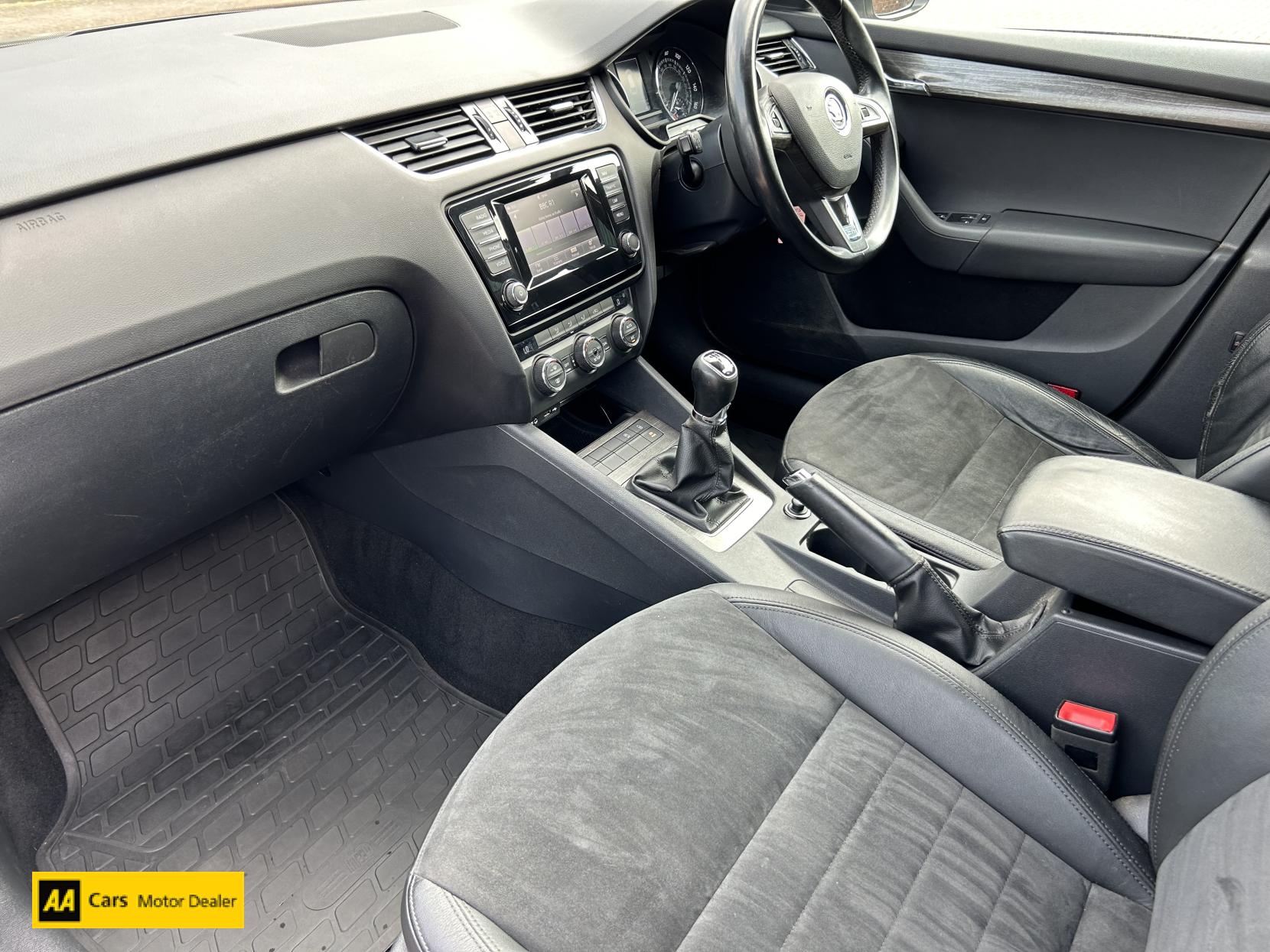 Skoda Octavia 2.0 TDI Scout Estate 5dr Diesel Manual 4WD Euro 6 (s/s) (150 ps)