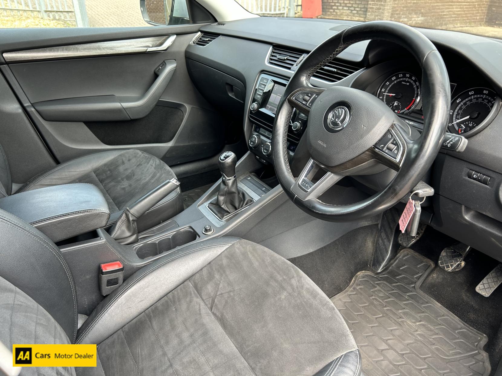 Skoda Octavia 2.0 TDI Scout Estate 5dr Diesel Manual 4WD Euro 6 (s/s) (150 ps)