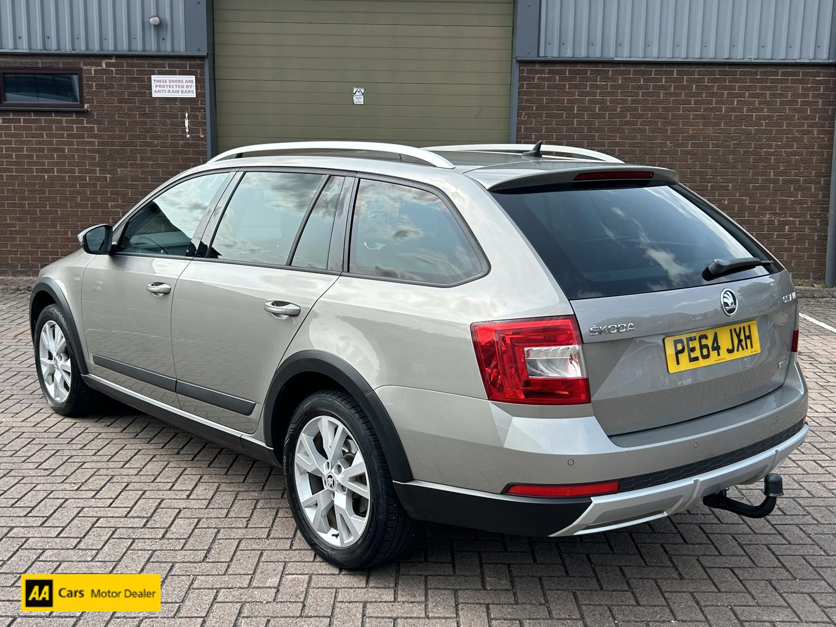 Skoda Octavia 2.0 TDI Scout Estate 5dr Diesel Manual 4WD Euro 6 (s/s) (150 ps)