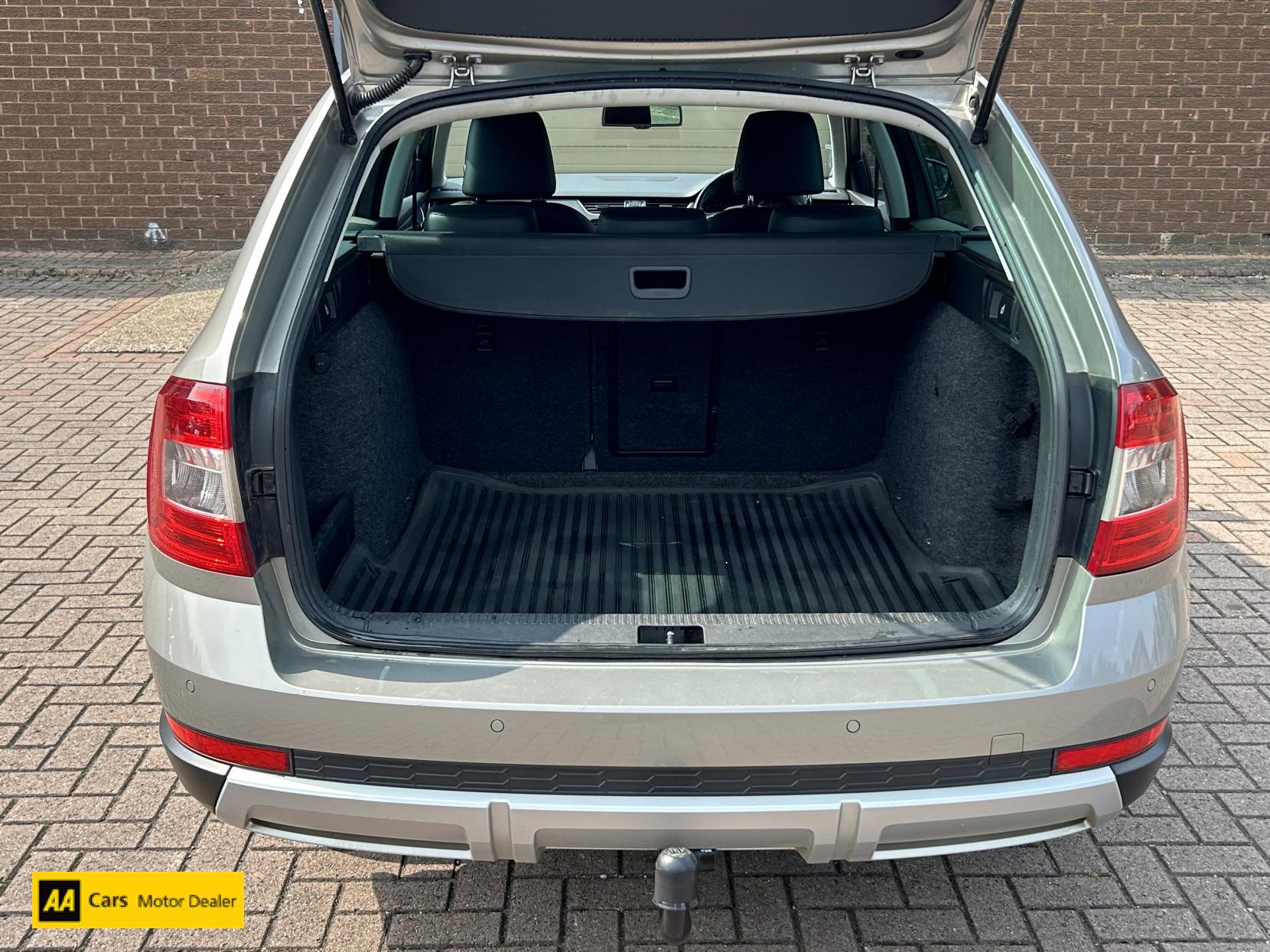 Skoda Octavia 2.0 TDI Scout Estate 5dr Diesel Manual 4WD Euro 6 (s/s) (150 ps)