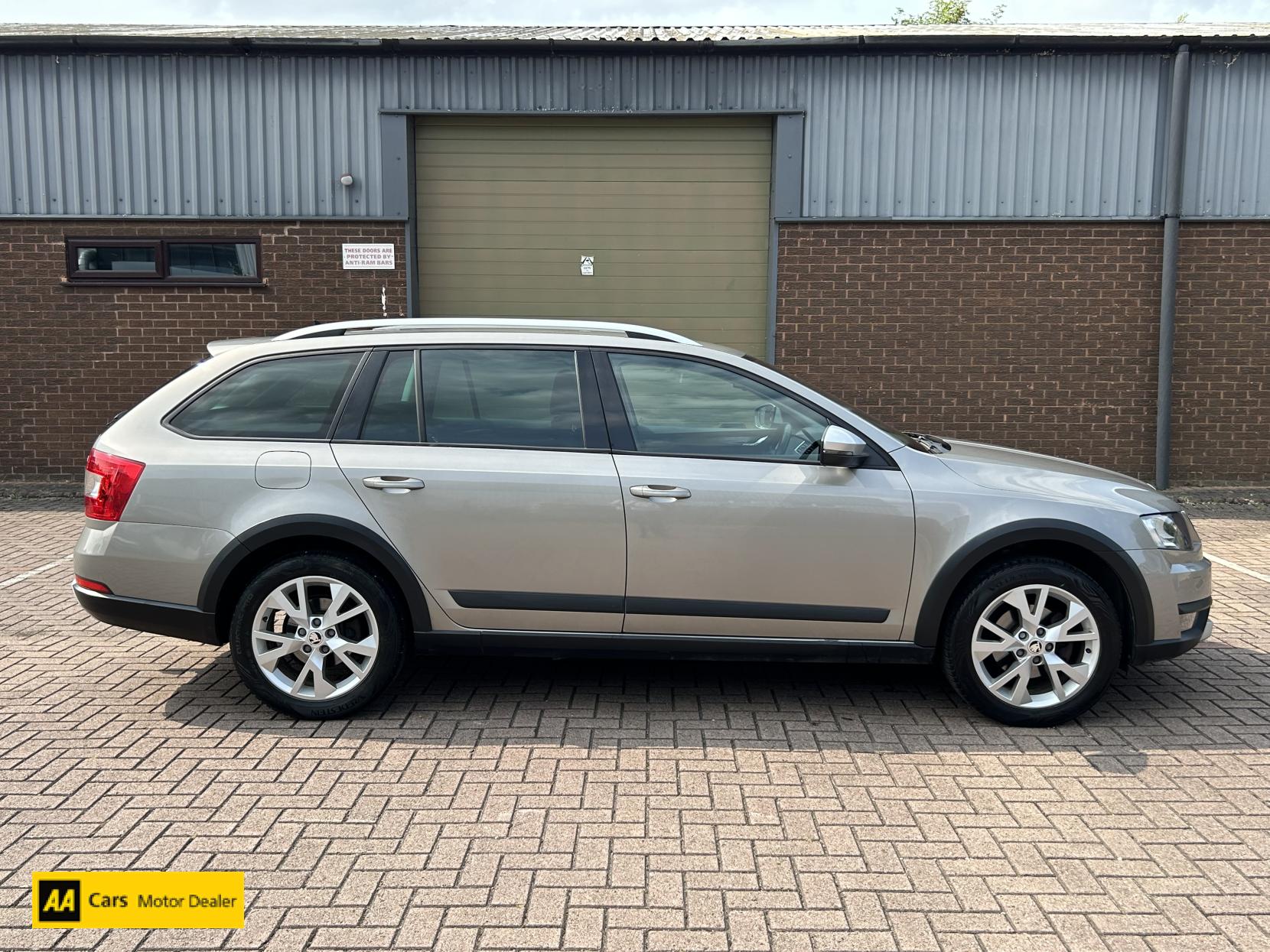 Skoda Octavia 2.0 TDI Scout Estate 5dr Diesel Manual 4WD Euro 6 (s/s) (150 ps)