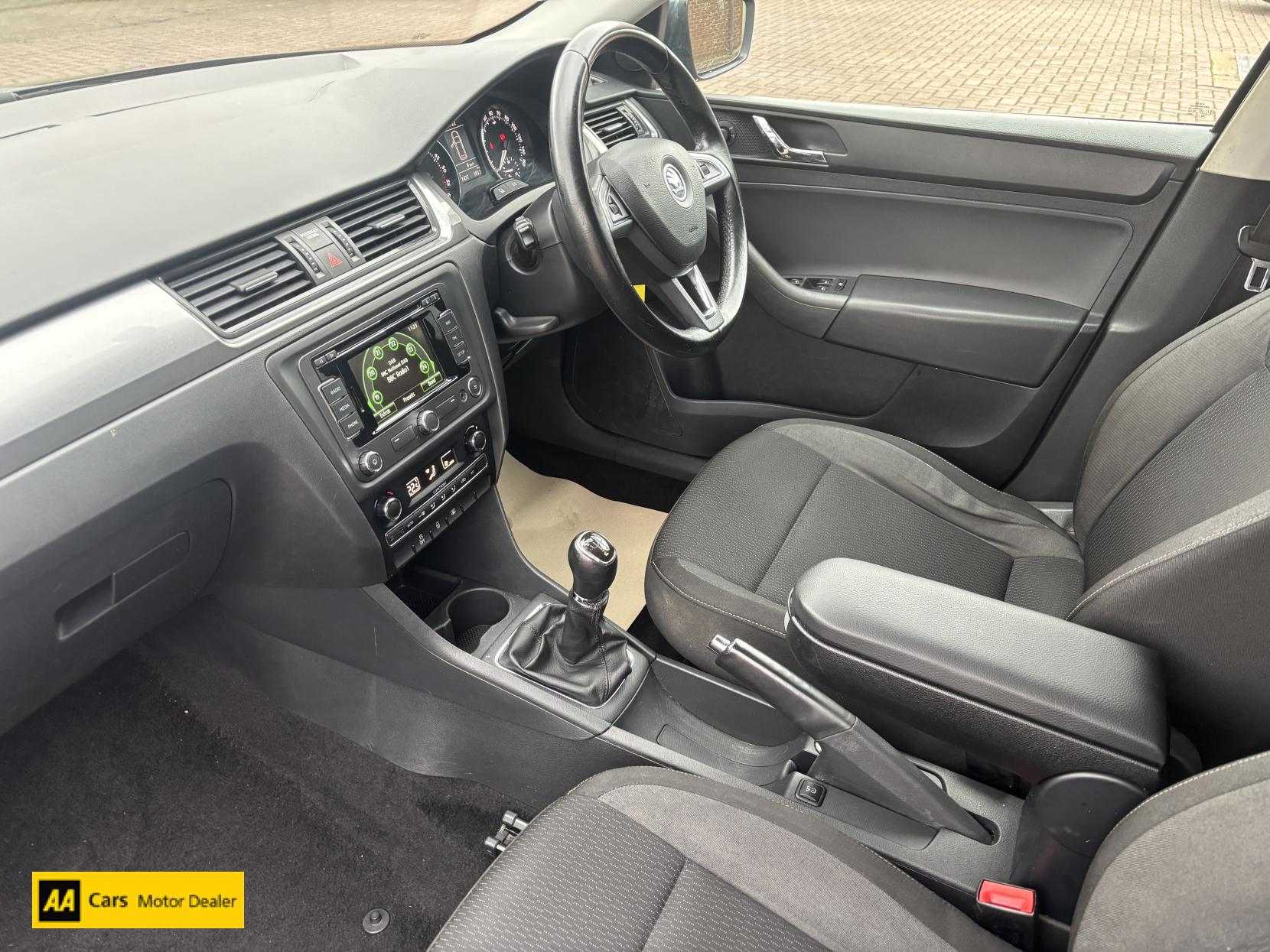 Skoda Rapid Spaceback 1.6 TDI SE Tech Hatchback 5dr Diesel Manual Euro 5 (105 ps)