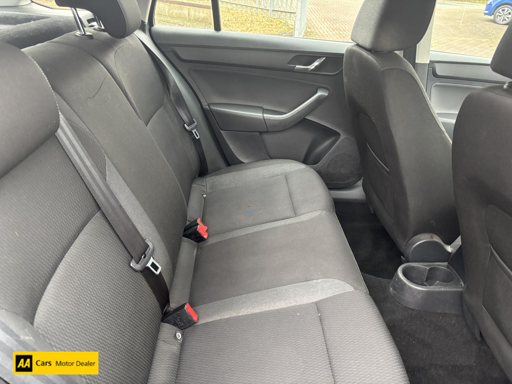 Skoda Rapid Spaceback 1.6 TDI SE Tech Hatchback 5dr Diesel Manual Euro 5 (105 ps)