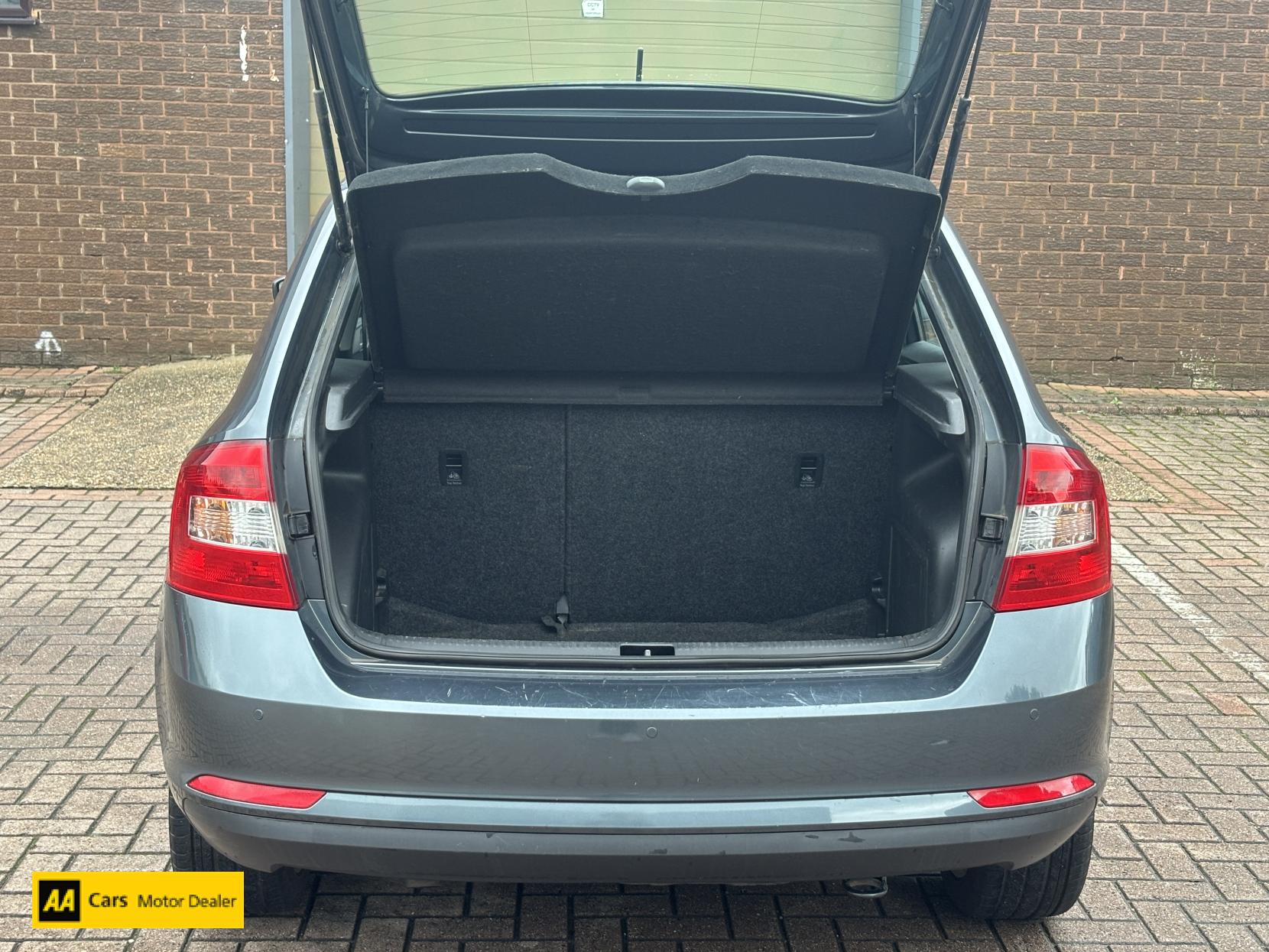 Skoda Rapid Spaceback 1.6 TDI SE Tech Hatchback 5dr Diesel Manual Euro 5 (105 ps)