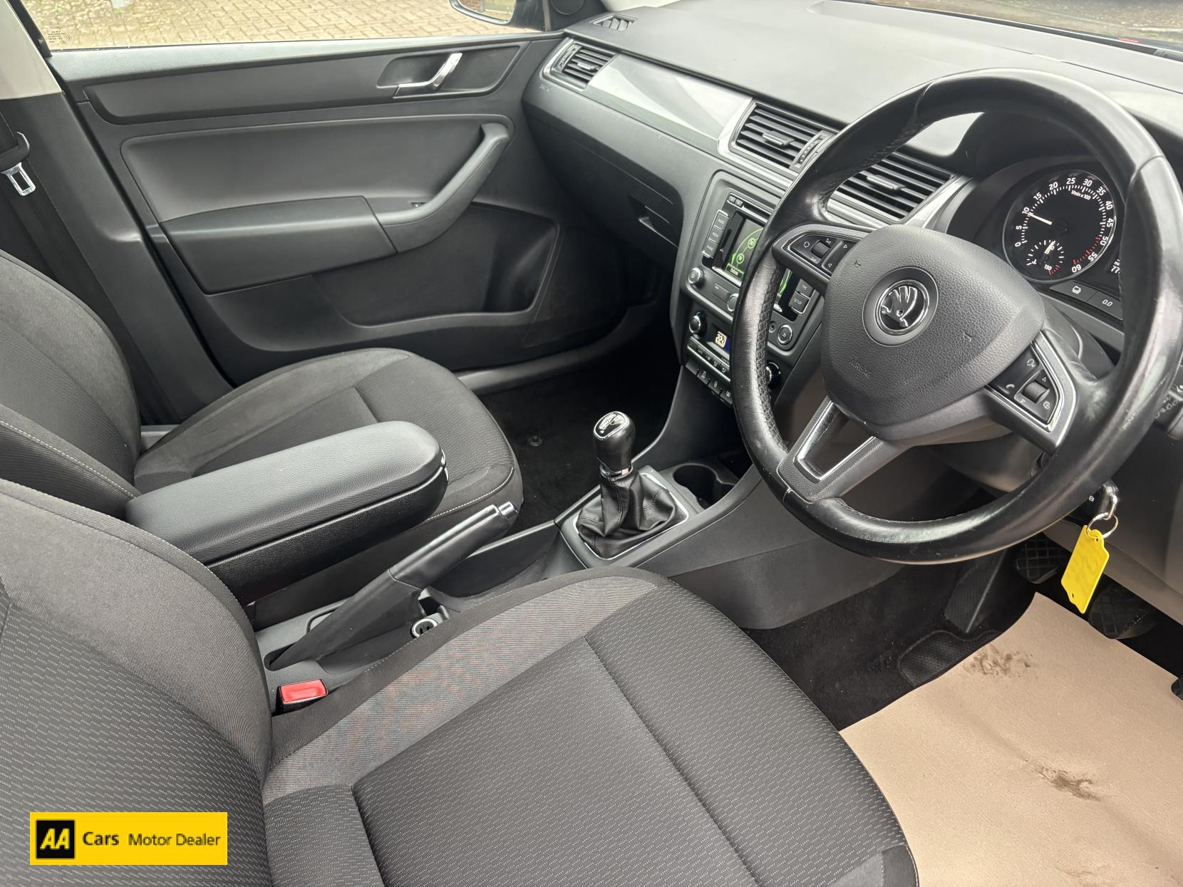 Skoda Rapid Spaceback 1.6 TDI SE Tech Hatchback 5dr Diesel Manual Euro 5 (105 ps)