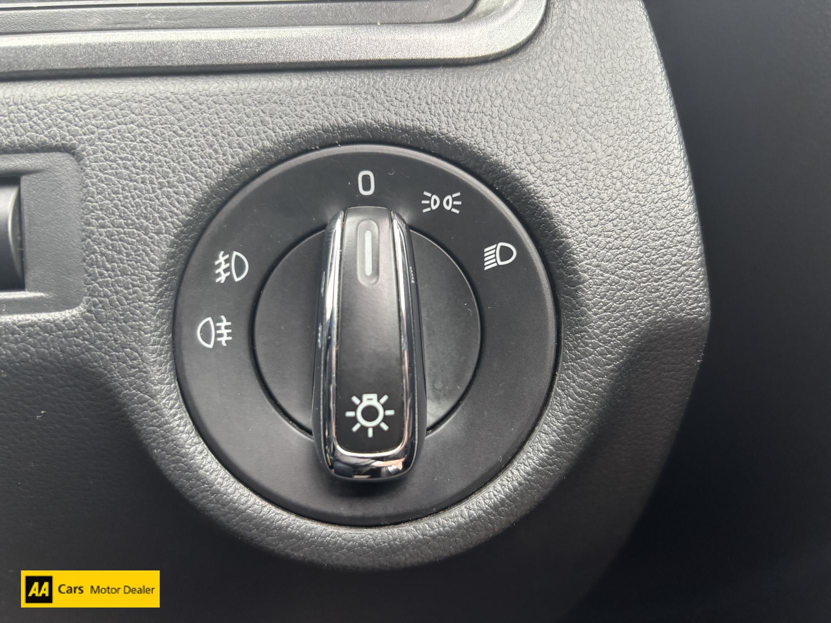 Skoda Rapid Spaceback 1.6 TDI SE Tech Hatchback 5dr Diesel Manual Euro 5 (105 ps)