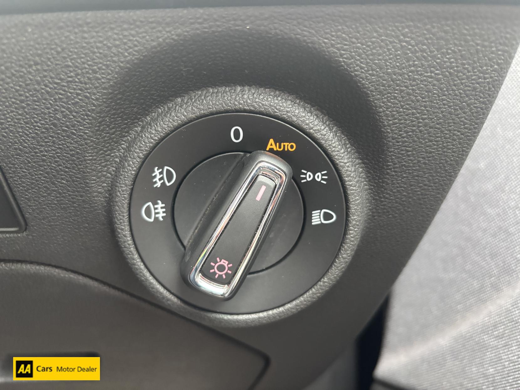 SEAT Leon 1.2 TSI SE Dynamic Technology Hatchback 5dr Petrol Manual Euro 6 (s/s) (110 ps)