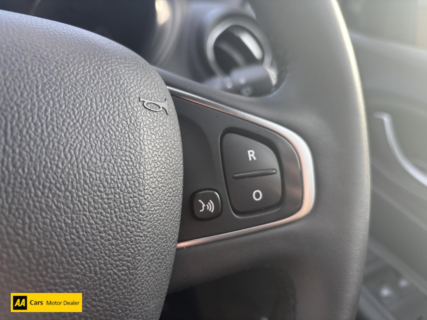 Renault Captur 0.9 TCe ENERGY Iconic SUV 5dr Petrol Manual Euro 6 (s/s) (90 ps)