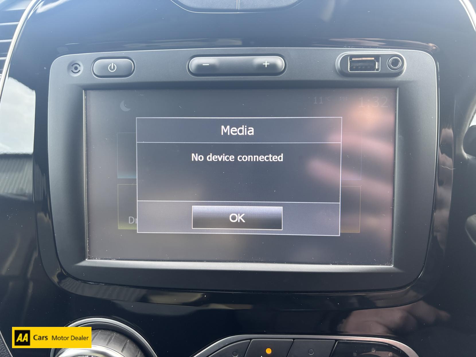 Renault Captur 0.9 TCe ENERGY Iconic SUV 5dr Petrol Manual Euro 6 (s/s) (90 ps)