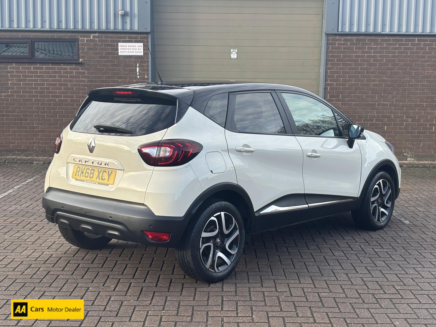 Renault Captur 0.9 TCe ENERGY Iconic SUV 5dr Petrol Manual Euro 6 (s/s) (90 ps)