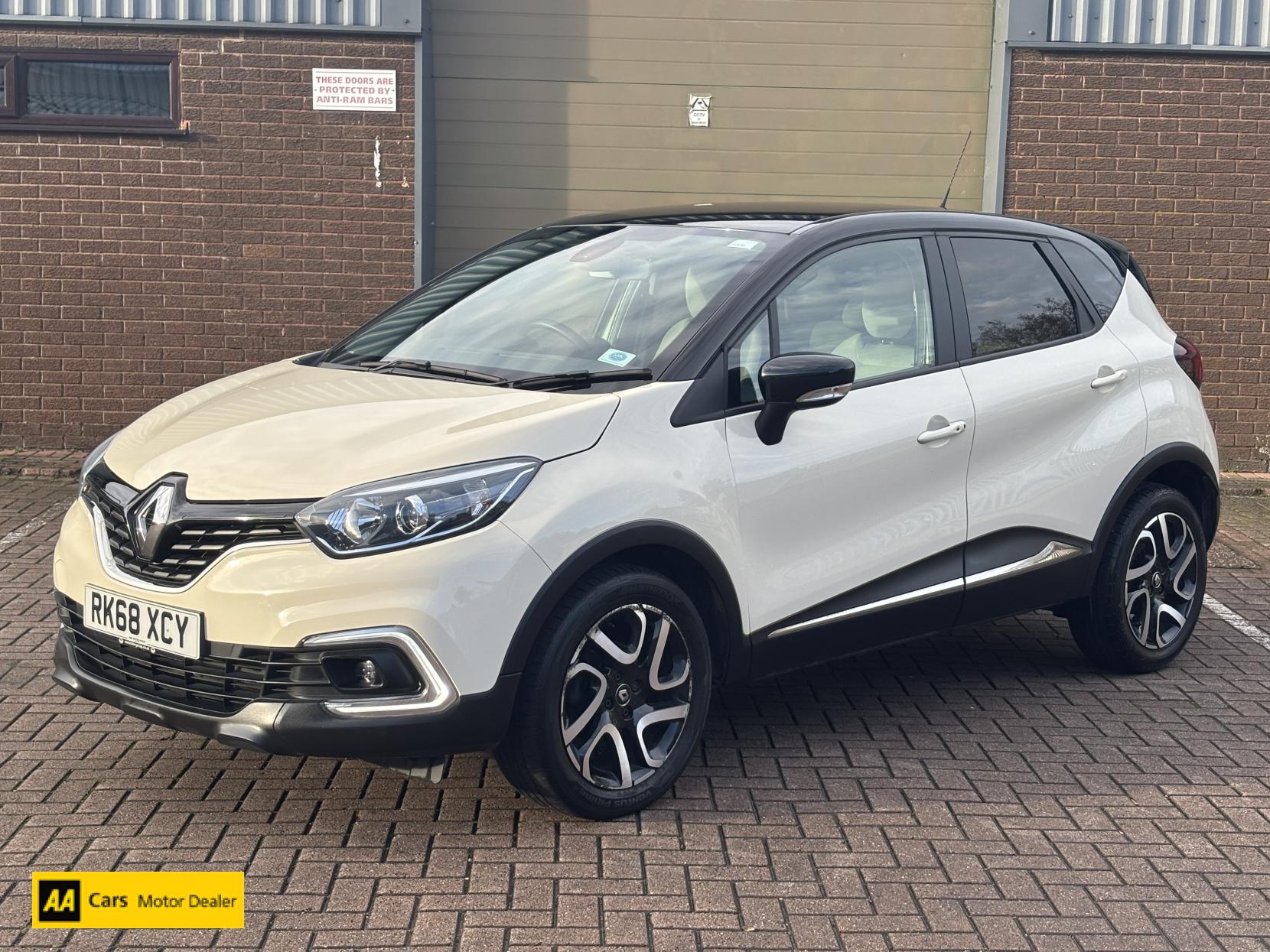 Renault Captur 0.9 TCe ENERGY Iconic SUV 5dr Petrol Manual Euro 6 (s/s) (90 ps)