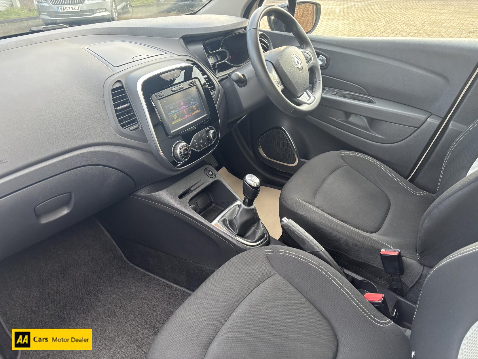 Renault Captur 0.9 TCe ENERGY Iconic SUV 5dr Petrol Manual Euro 6 (s/s) (90 ps)