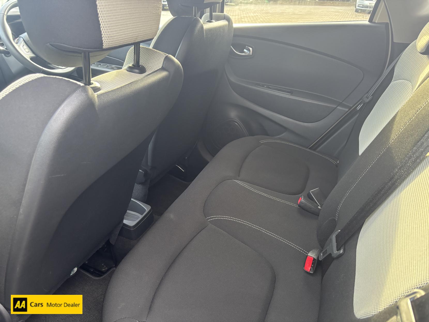 Renault Captur 0.9 TCe ENERGY Iconic SUV 5dr Petrol Manual Euro 6 (s/s) (90 ps)