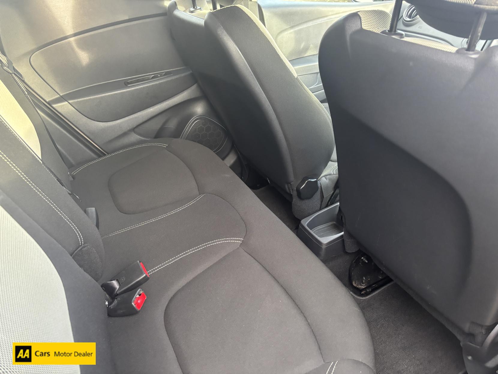 Renault Captur 0.9 TCe ENERGY Iconic SUV 5dr Petrol Manual Euro 6 (s/s) (90 ps)