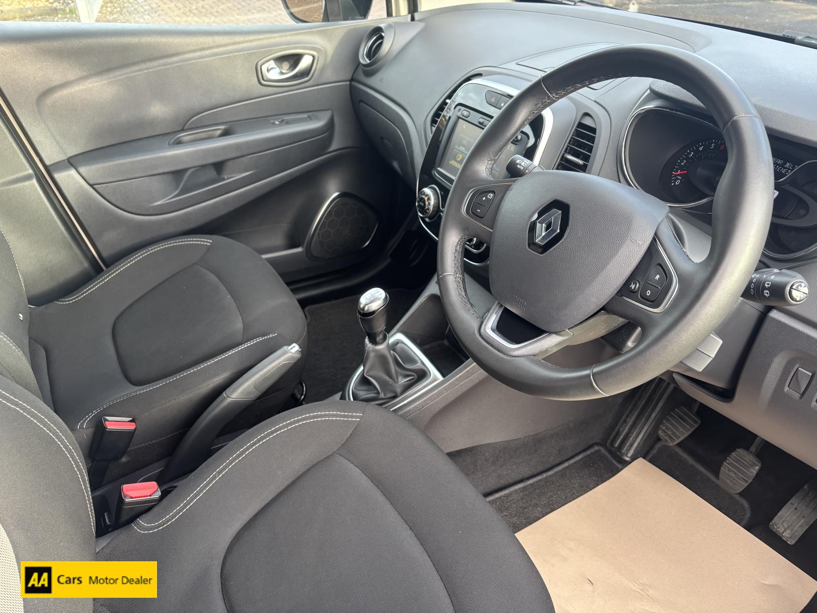 Renault Captur 0.9 TCe ENERGY Iconic SUV 5dr Petrol Manual Euro 6 (s/s) (90 ps)