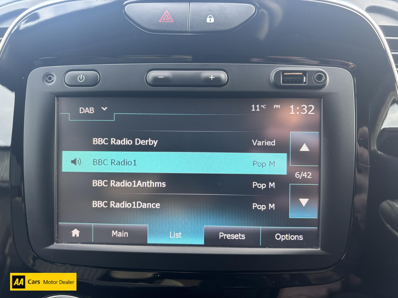 Renault Captur 0.9 TCe ENERGY Iconic SUV 5dr Petrol Manual Euro 6 (s/s) (90 ps)