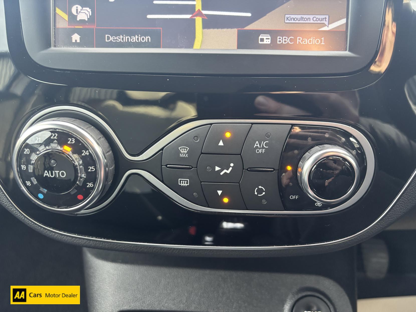 Renault Captur 0.9 TCe ENERGY Iconic SUV 5dr Petrol Manual Euro 6 (s/s) (90 ps)