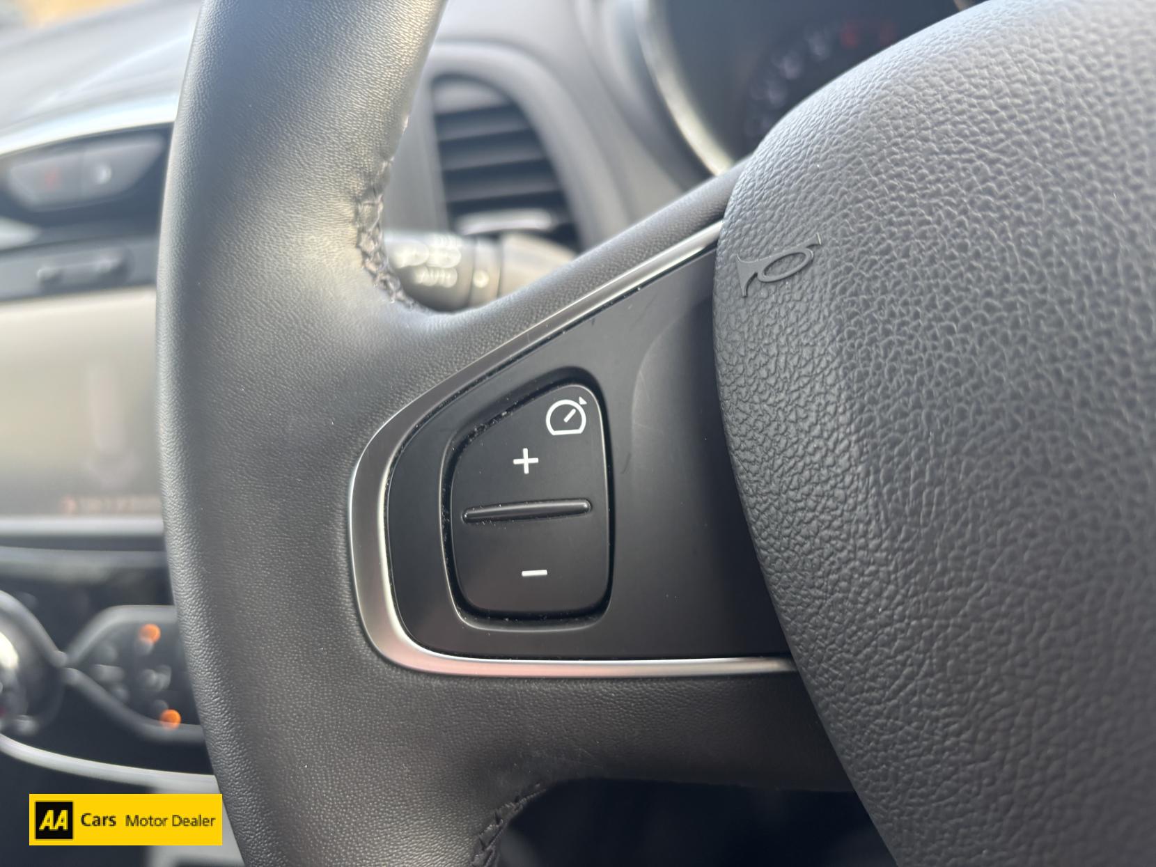 Renault Captur 0.9 TCe ENERGY Iconic SUV 5dr Petrol Manual Euro 6 (s/s) (90 ps)