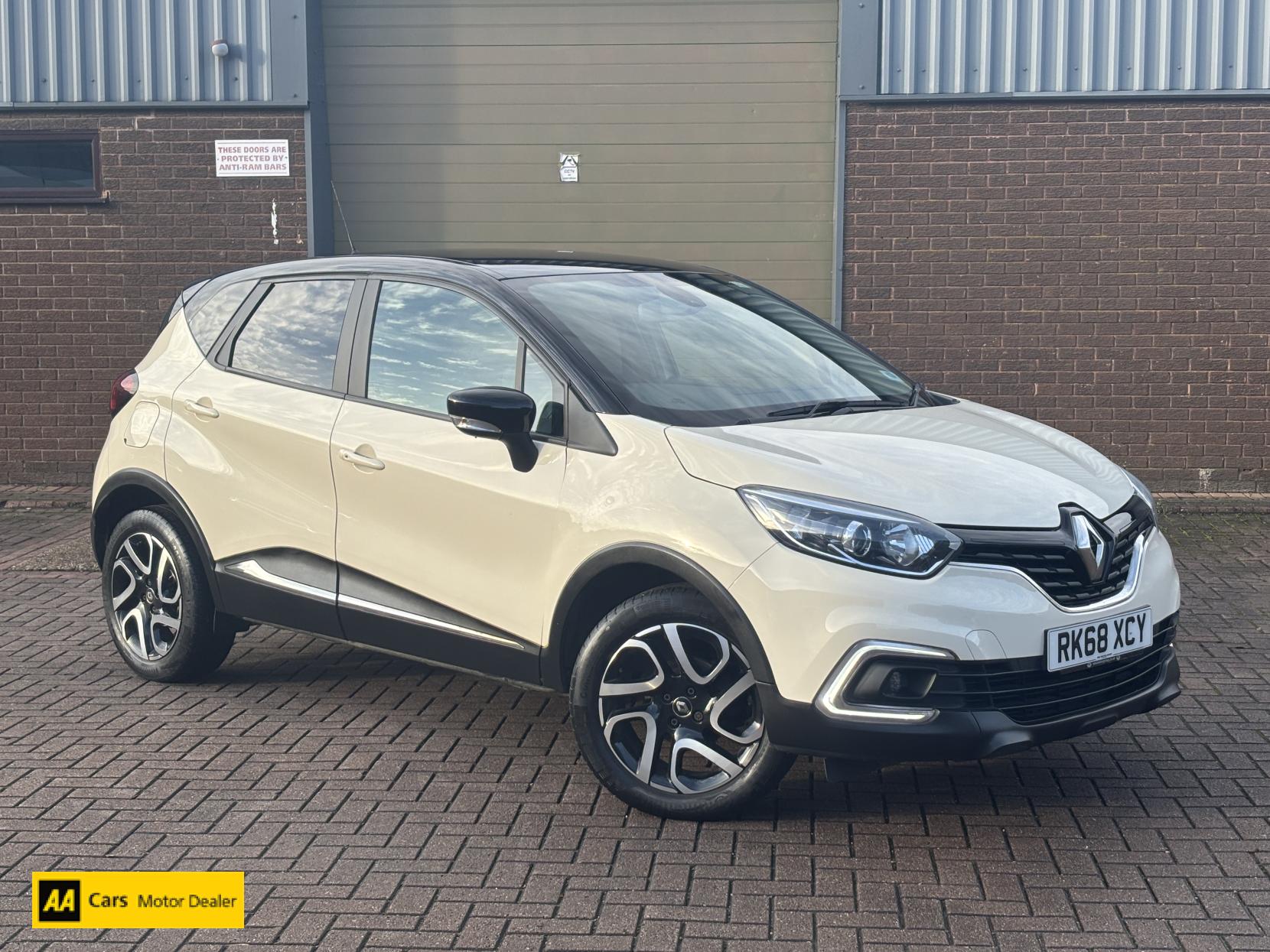 Renault Captur 0.9 TCe ENERGY Iconic SUV 5dr Petrol Manual Euro 6 (s/s) (90 ps)