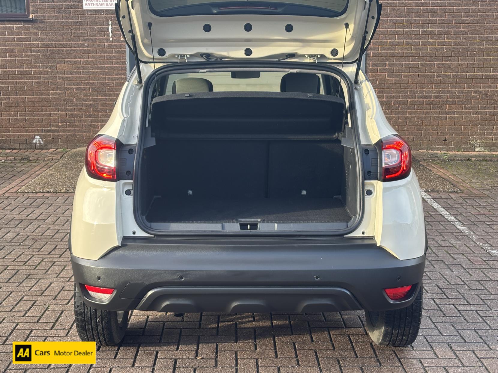 Renault Captur 0.9 TCe ENERGY Iconic SUV 5dr Petrol Manual Euro 6 (s/s) (90 ps)