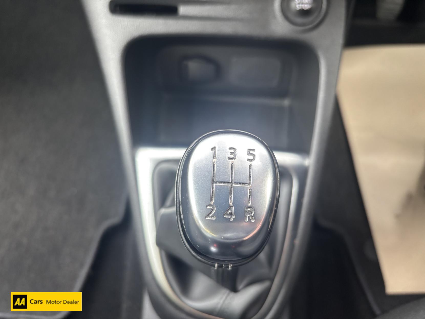 Renault Captur 0.9 TCe ENERGY Iconic SUV 5dr Petrol Manual Euro 6 (s/s) (90 ps)