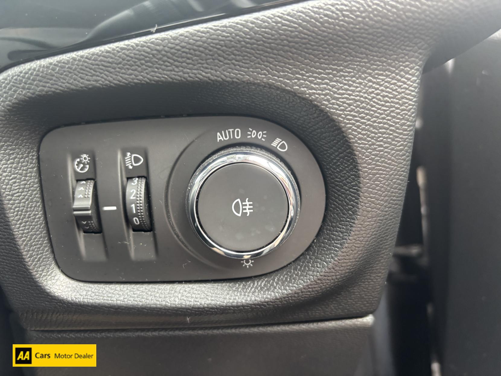 Vauxhall Corsa 1.2 SE Hatchback 5dr Petrol Manual Euro 6 (75 ps)