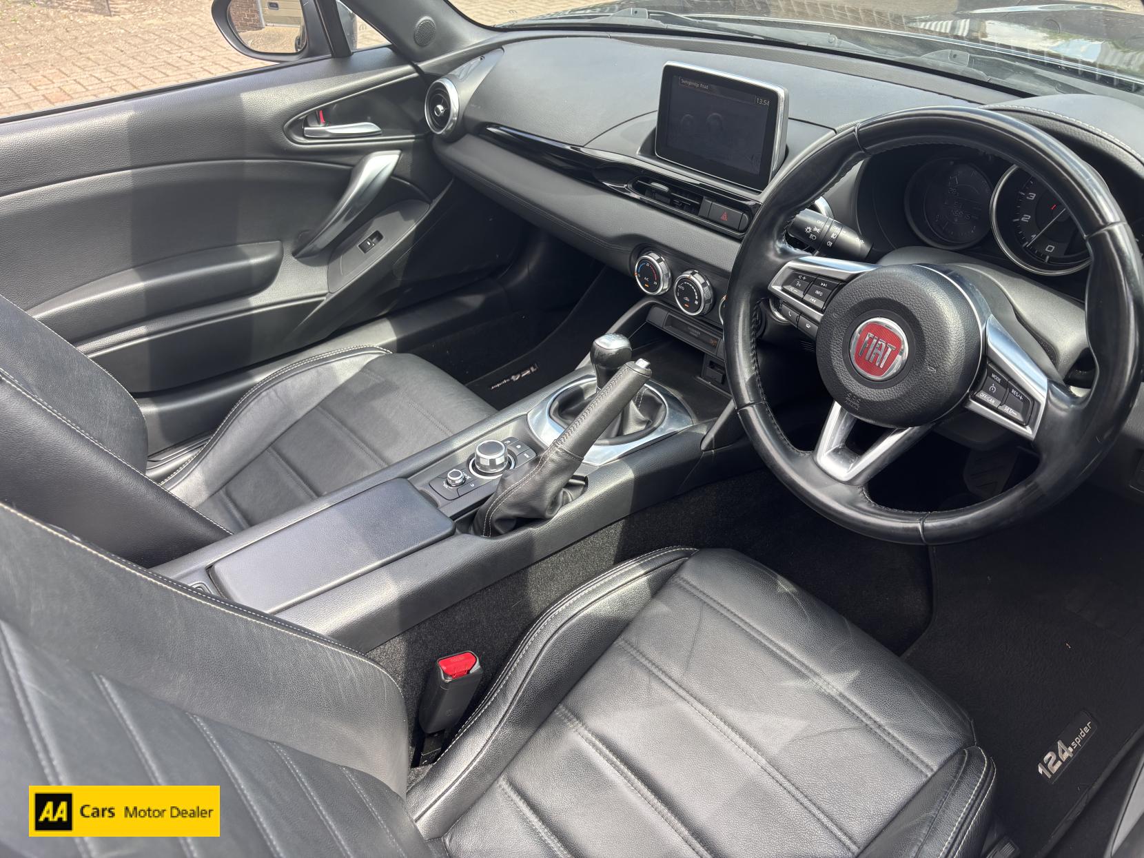 Fiat 124 Spider 1.4 MultiAir Lusso Convertible 2dr Petrol Euro 6 (140 ps)