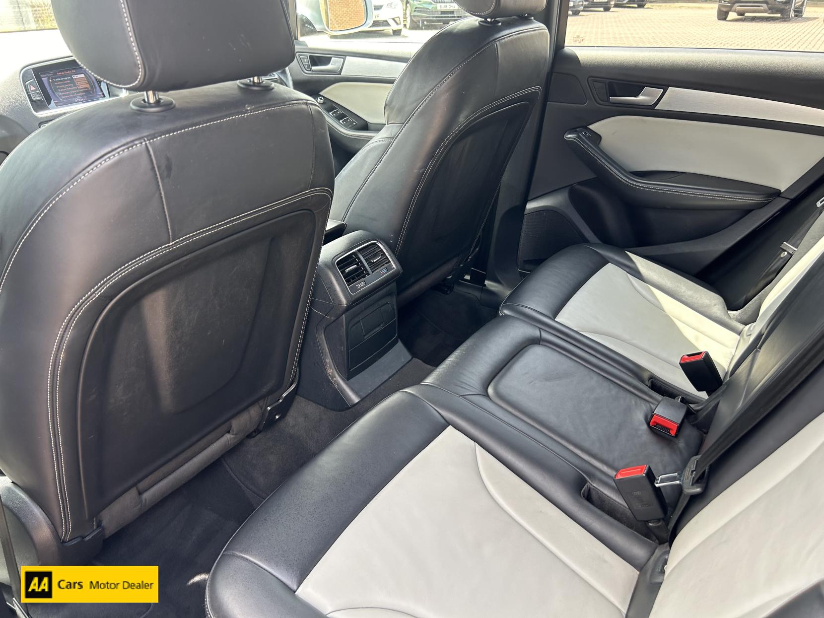 Audi SQ5 3.0 BiTDI V6 SUV 5dr Diesel Tiptronic quattro Euro 5 (s/s) (313 ps)