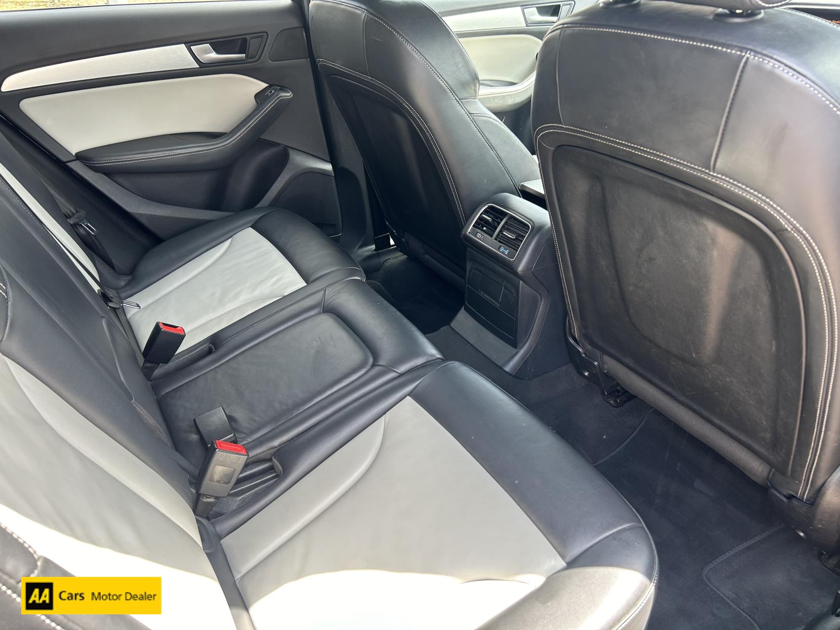 Audi SQ5 3.0 BiTDI V6 SUV 5dr Diesel Tiptronic quattro Euro 5 (s/s) (313 ps)