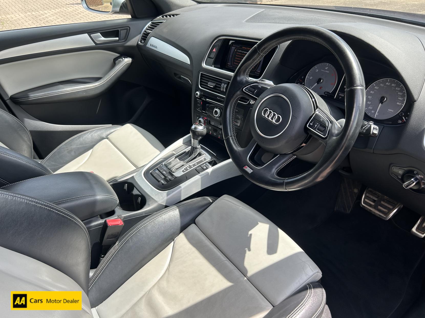 Audi SQ5 3.0 BiTDI V6 SUV 5dr Diesel Tiptronic quattro Euro 5 (s/s) (313 ps)