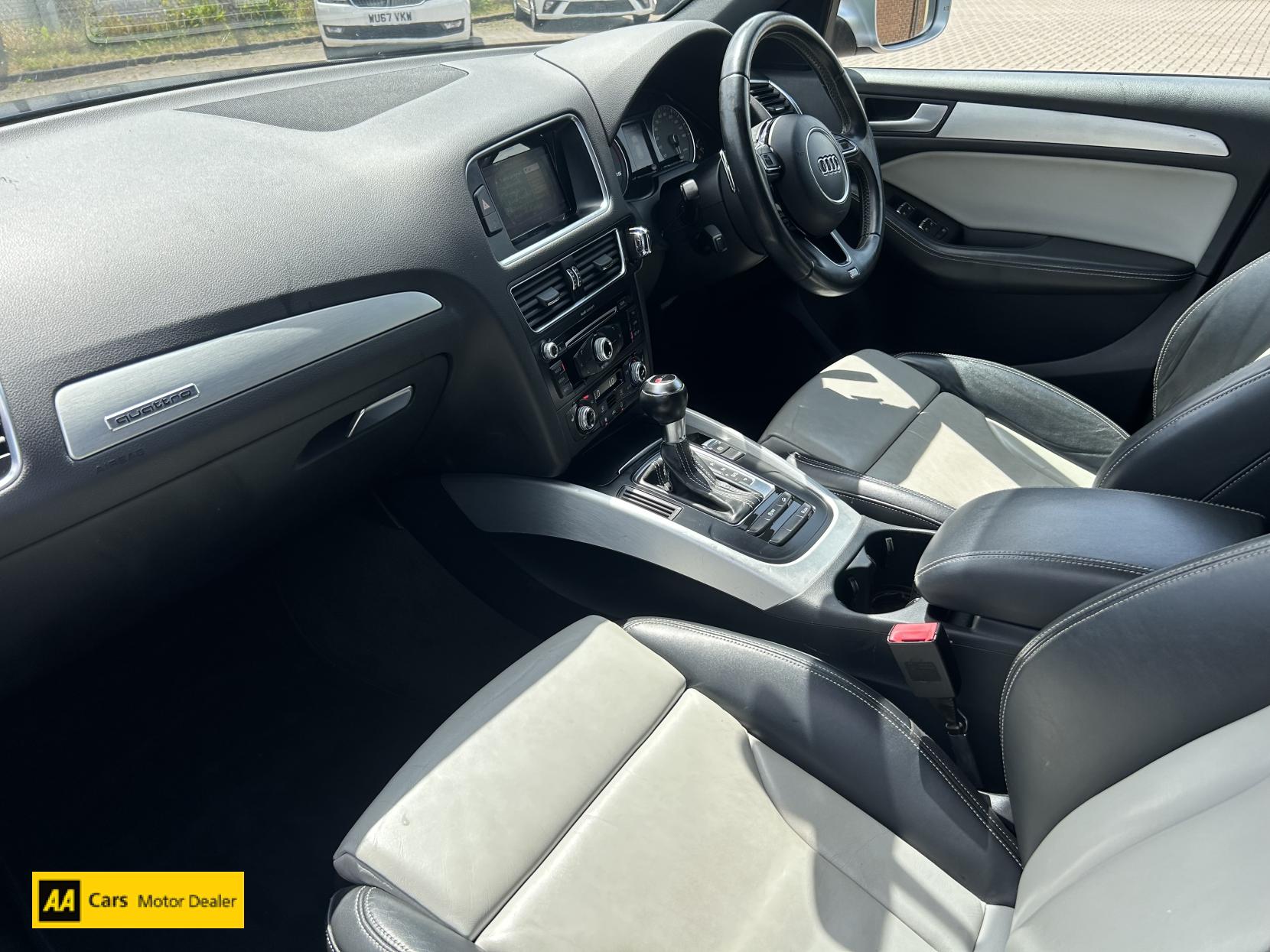 Audi SQ5 3.0 BiTDI V6 SUV 5dr Diesel Tiptronic quattro Euro 5 (s/s) (313 ps)