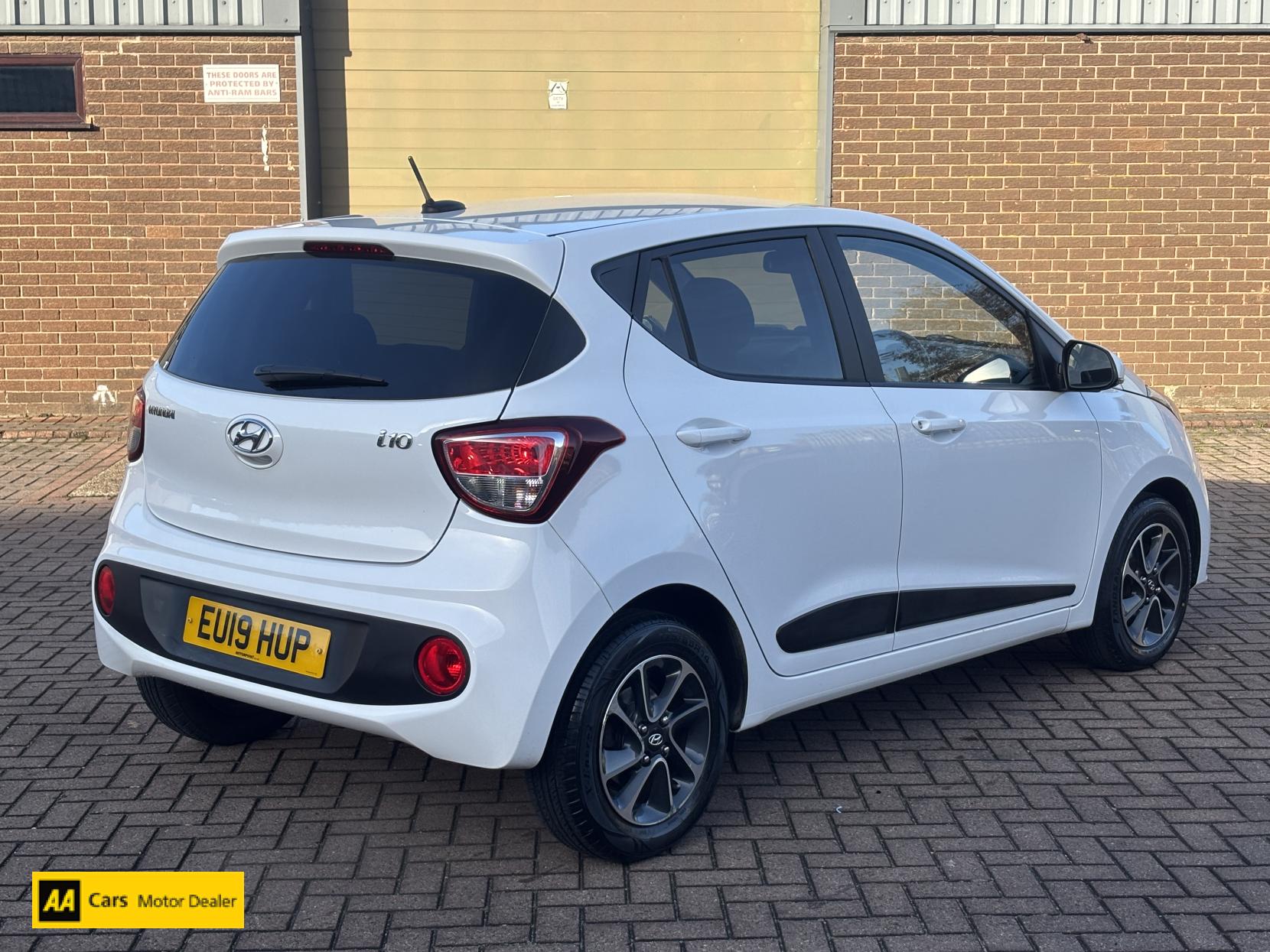 Hyundai i10 1.0 Premium Hatchback 5dr Petrol Manual Euro 6 (67 ps)