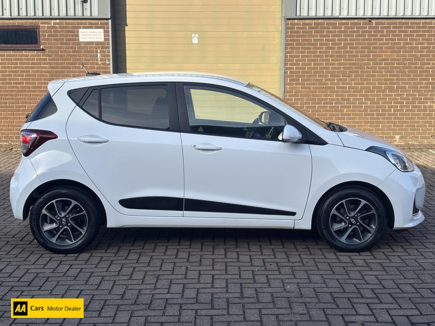 Hyundai i10 1.0 Premium Hatchback 5dr Petrol Manual Euro 6 (67 ps)