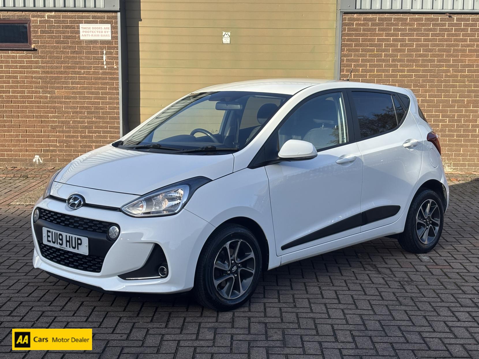 Hyundai i10 1.0 Premium Hatchback 5dr Petrol Manual Euro 6 (67 ps)