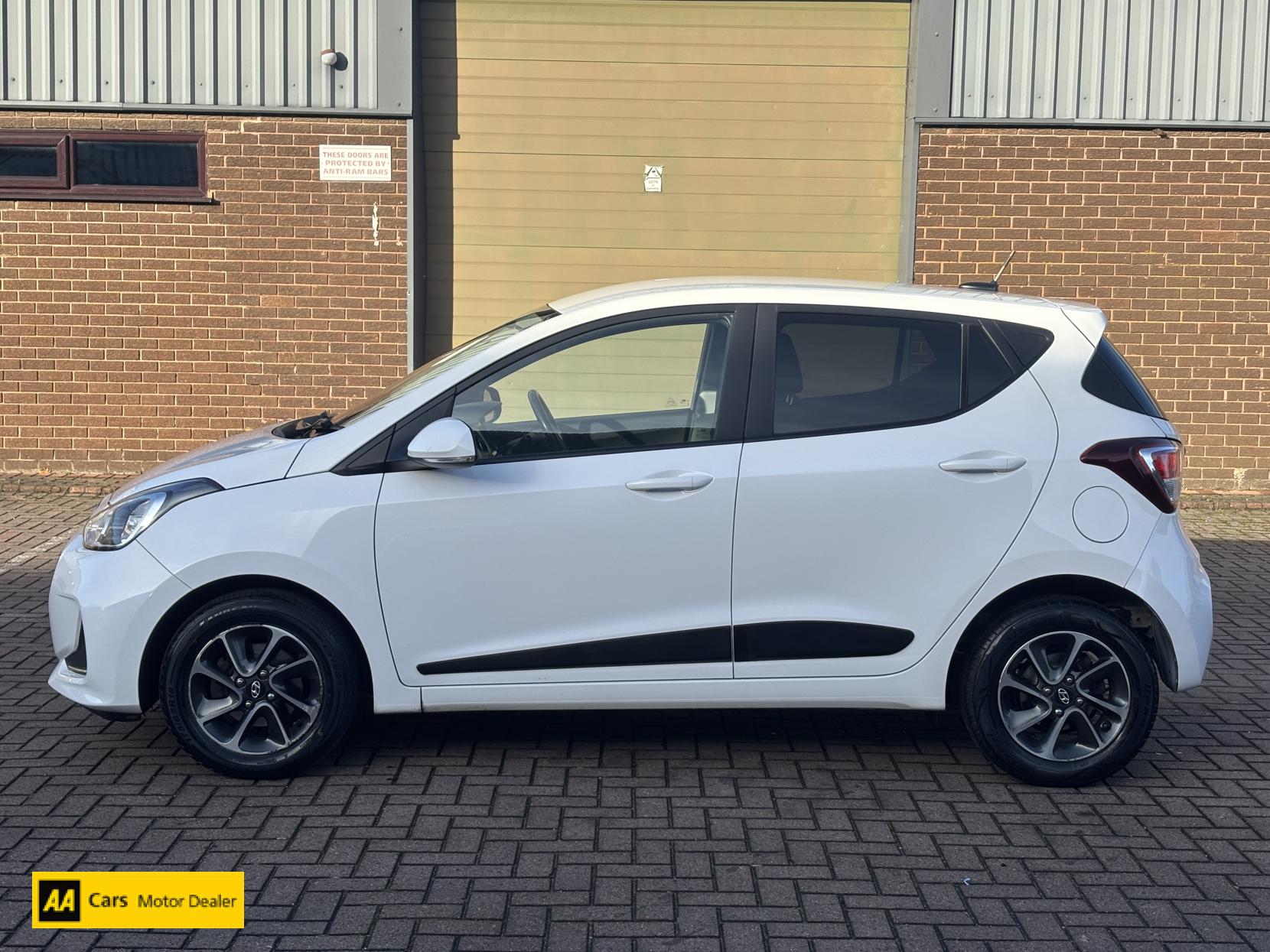 Hyundai i10 1.0 Premium Hatchback 5dr Petrol Manual Euro 6 (67 ps)