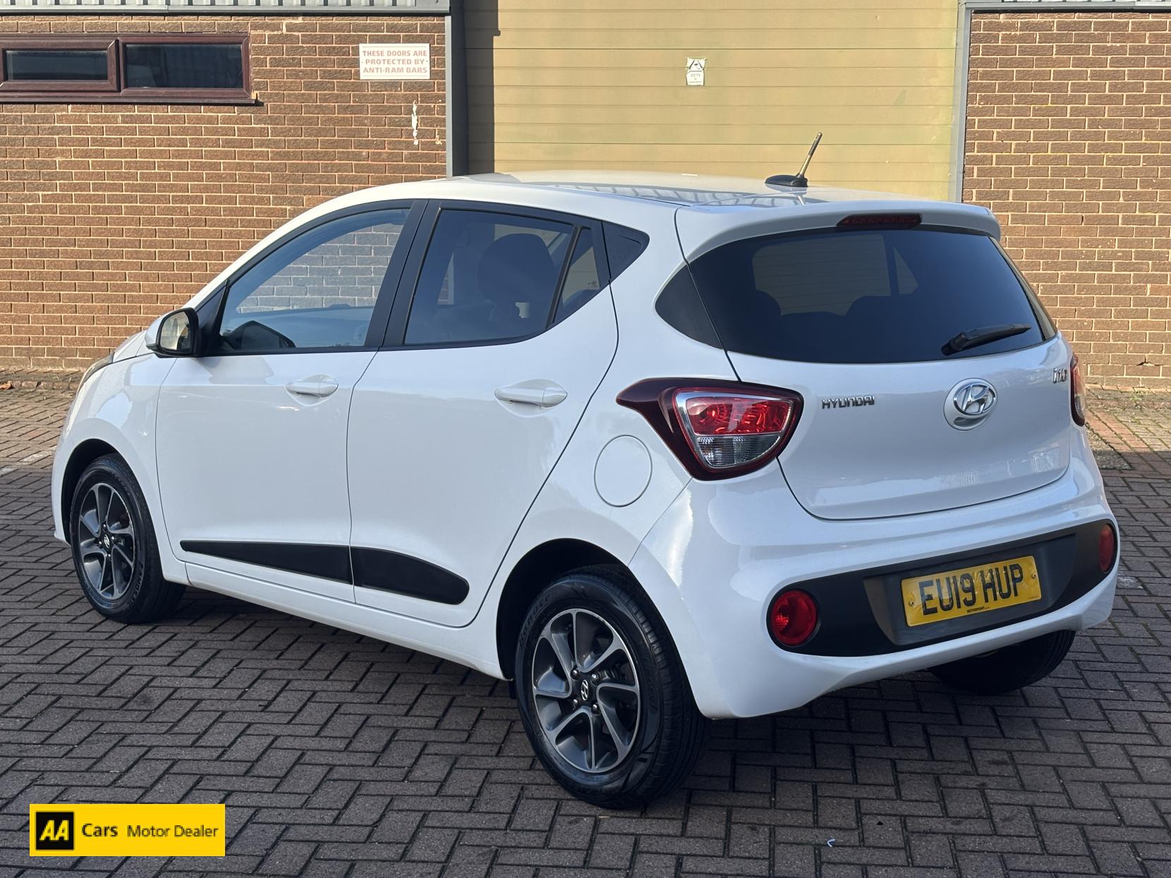 Hyundai i10 1.0 Premium Hatchback 5dr Petrol Manual Euro 6 (67 ps)