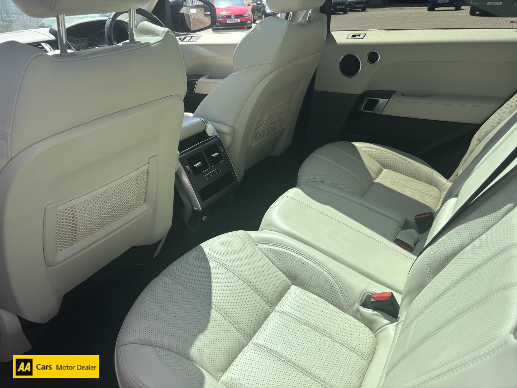 Land Rover Range Rover Sport 3.0 SD V6 HSE Dynamic SUV 5dr Diesel Auto 4WD Euro 6 (s/s) (306 ps)