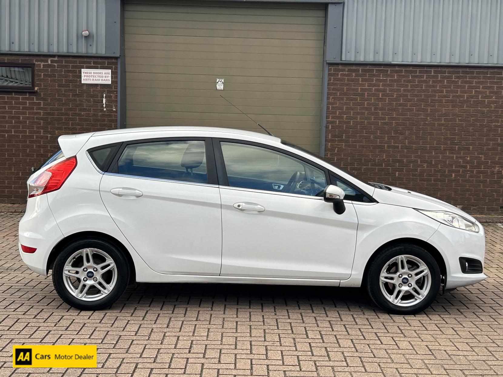 Ford Fiesta 1.25 Zetec Hatchback 5dr Petrol Manual Euro 5 (82 ps)
